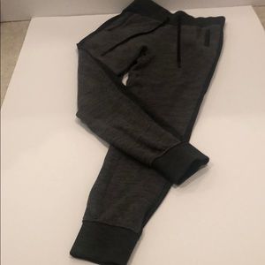 Lululemon On The Fly jogging pants in dark gray